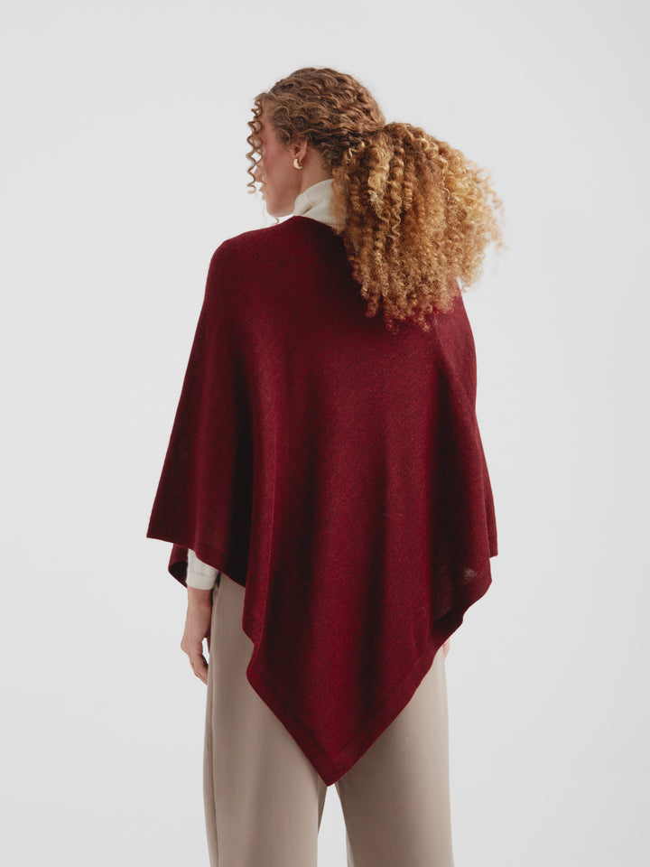 Almendra Poncho Baby Alpaca Color Cherry