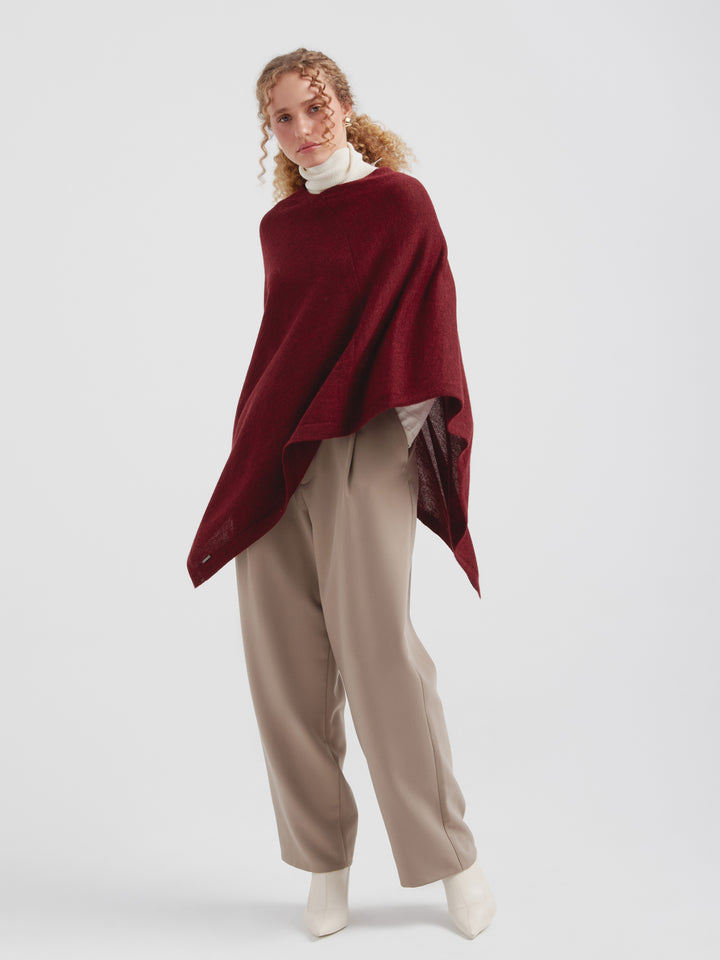 Almendra Poncho Baby Alpaca Color Cherry