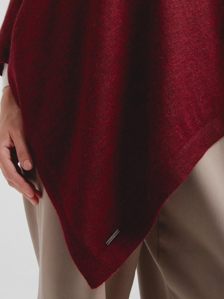 Almendra Poncho Baby Alpaca Color Cherry