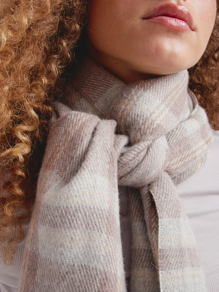 Catalan Scarf Baby Alpaca Color Beige