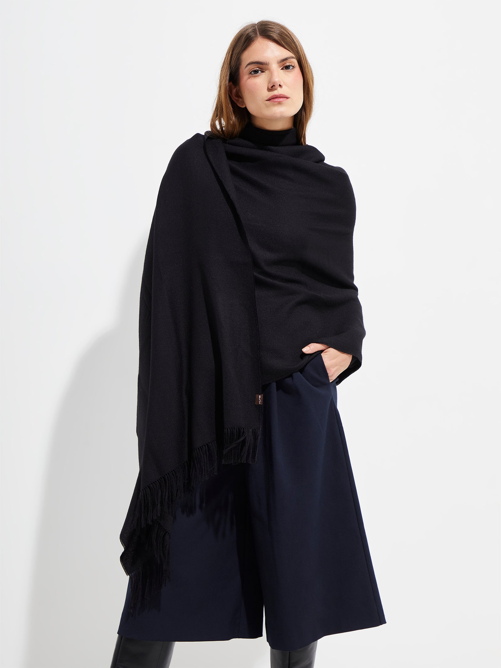 Jee Shawl Royal Alpaca Color Black