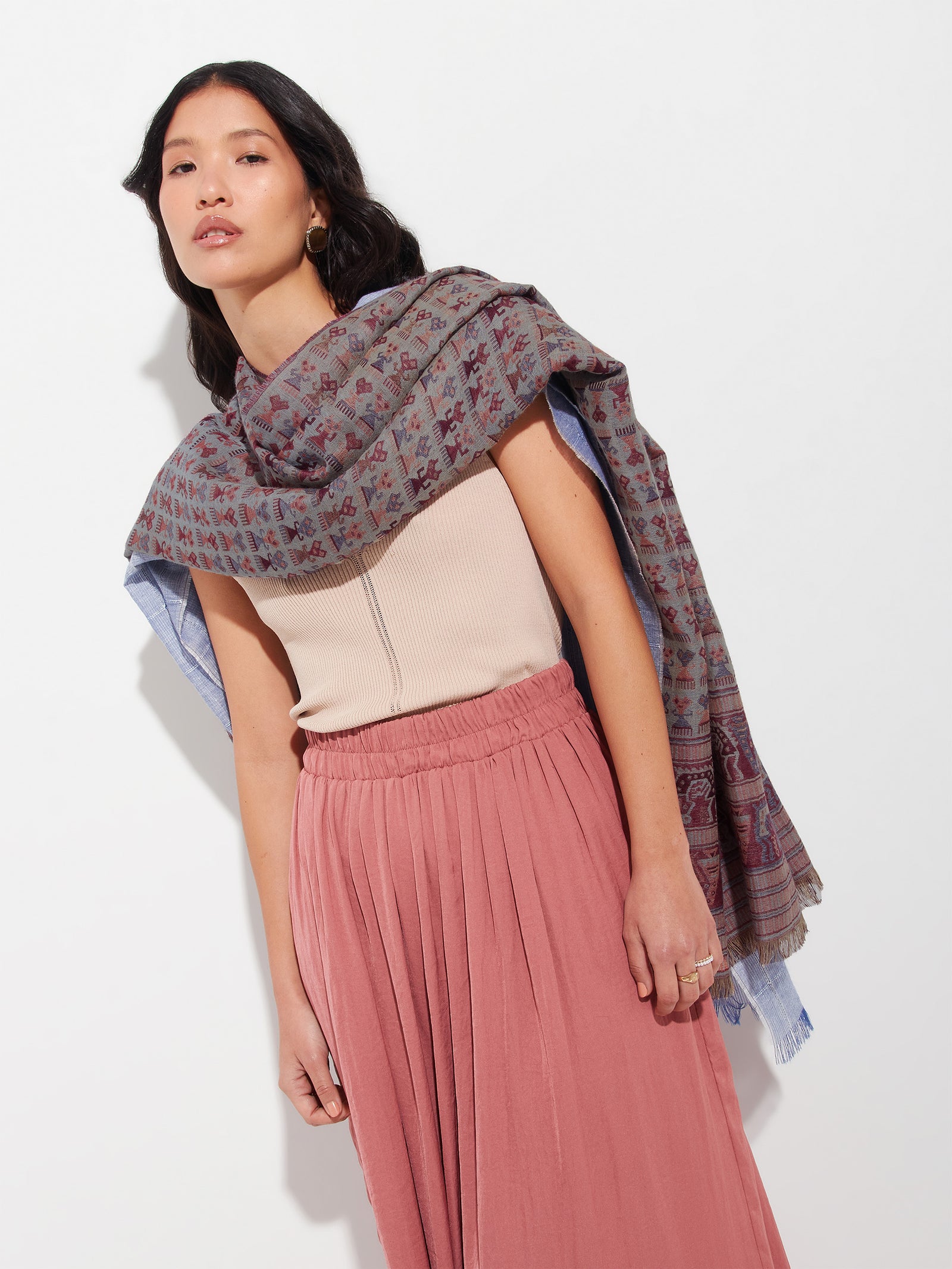 Lambayeque - 9 Shawl Royal Alpaca And Silk Color Red