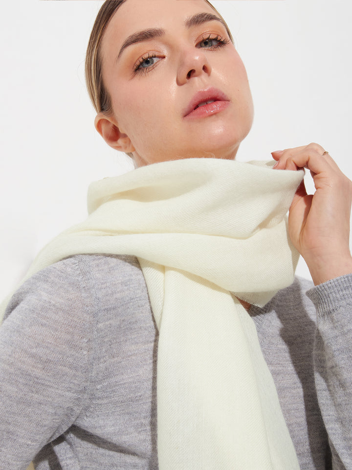 Amareto Shawl Baby Alpaca Color Ecru