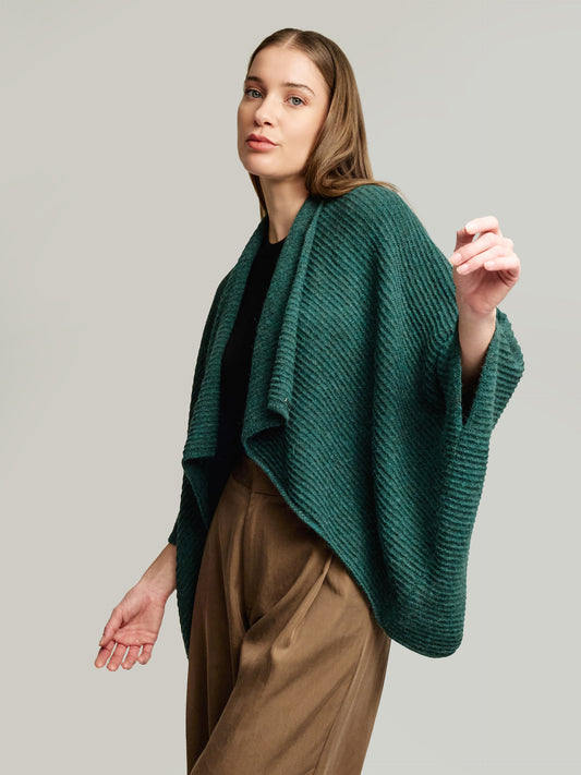 Poncho Tinaja Baby Alpaca Color Verde