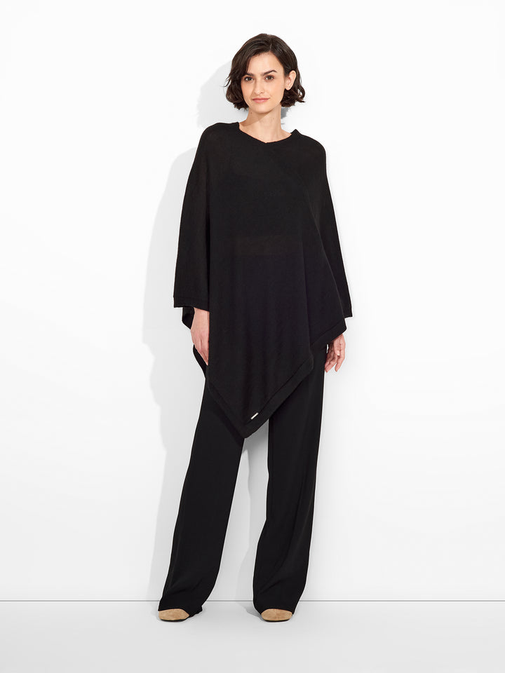 Poncho Almendra Baby Alpaca Color Negro