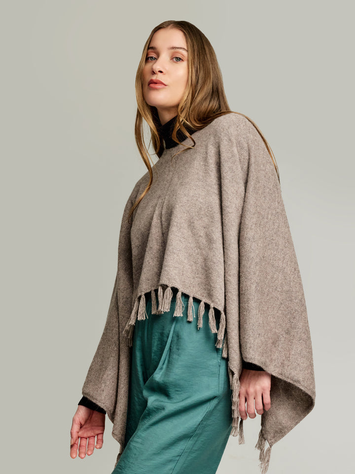 Poncho Escorpio Baby Alpaca Color Beige