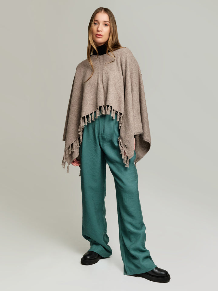 Poncho Escorpio Baby Alpaca Color Beige