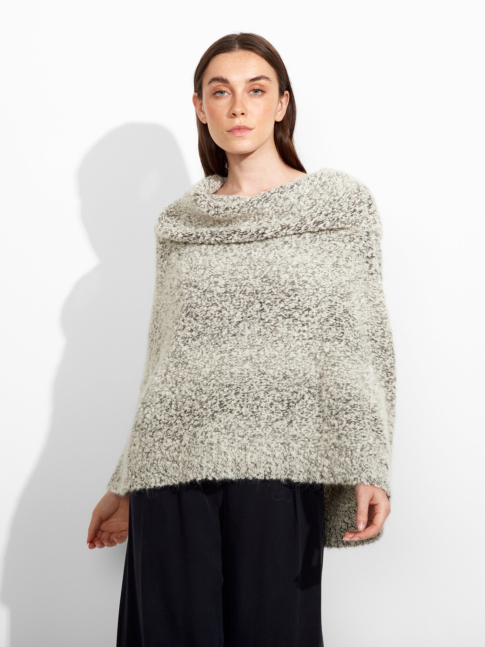 Zaira Poncho Suri Alpaca Color Grey