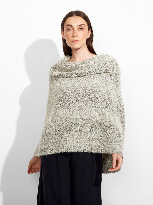 Zaira Poncho Suri Alpaca Color Gris
