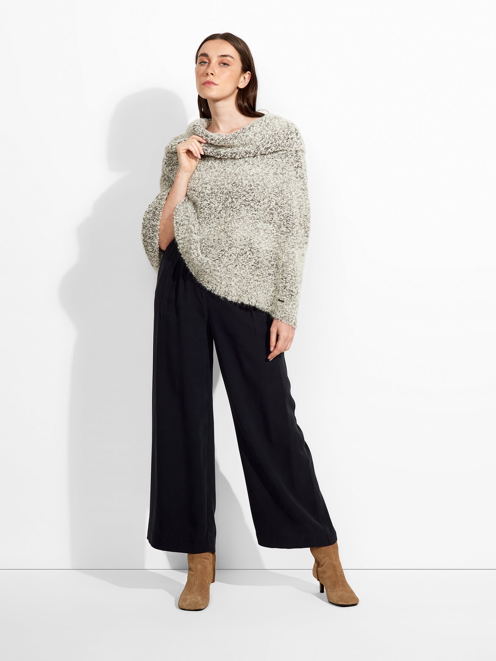 Zaira Poncho Suri Alpaca Color Grey