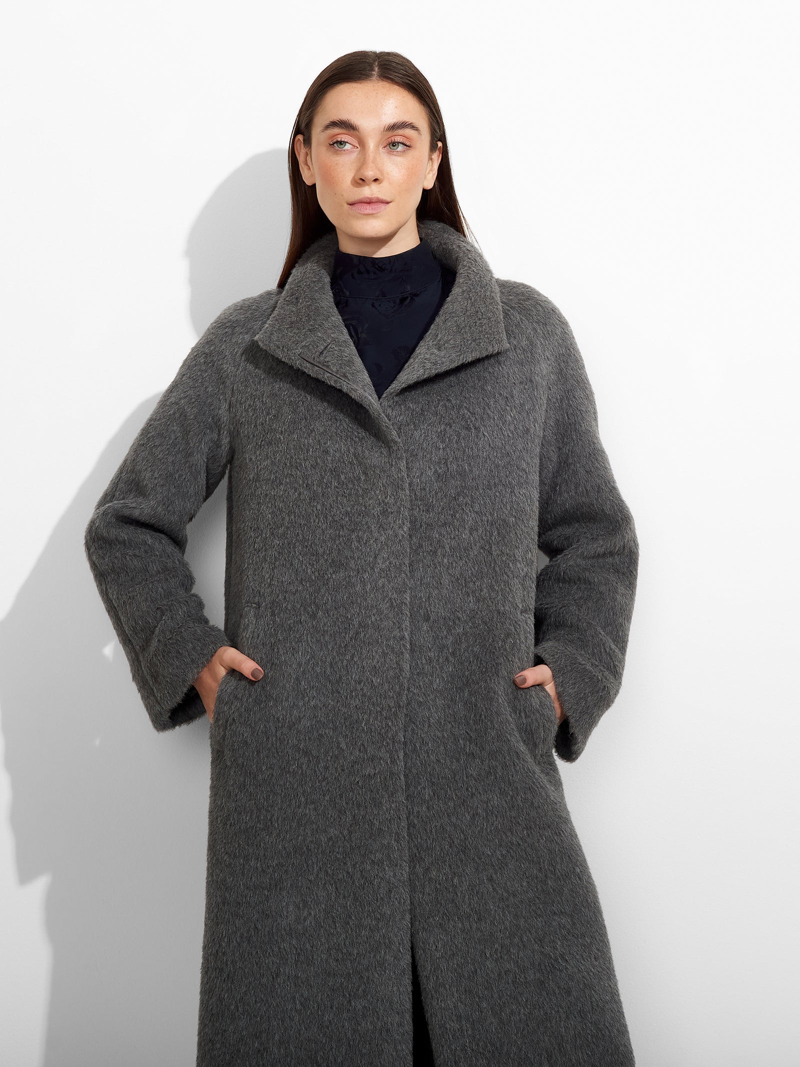 Abrigo Zurich Suri Alpaca Color Gris