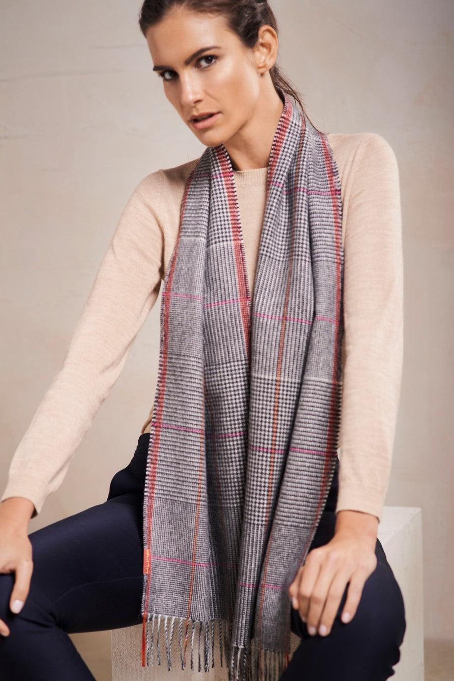Perdiz White Y Scarf Baby Alpaca Color Black