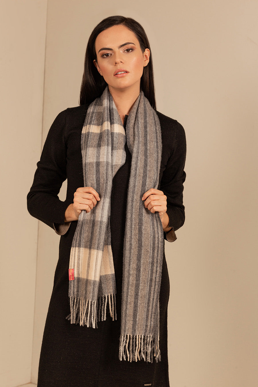 Peltro -B Scarf Baby Alpaca Color Grey