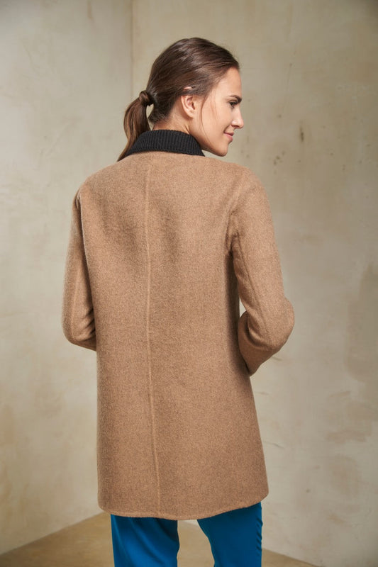 Abrigo Svetlana Baby Alpaca &amp; Lana Color Camel &amp; Negro