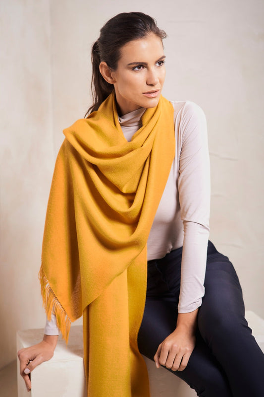 Mantón Aurora Baby Alpaca Color Amarillo