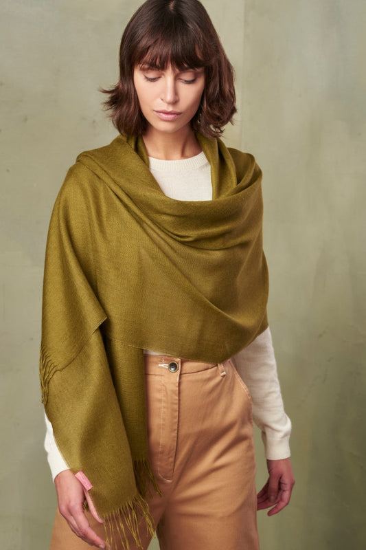 Mantón Japonés Baby Alpaca Color Verde Militar