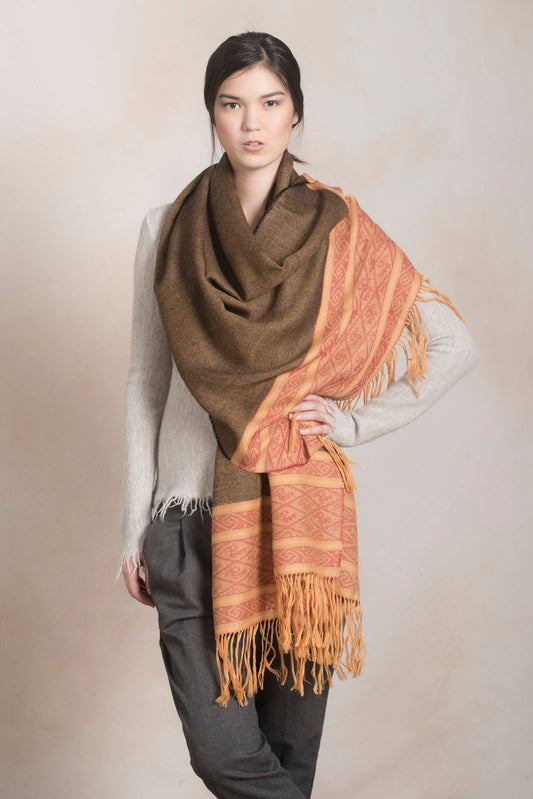 Chancay - 11 Mantón Baby Alpaca Color Negro&amp; Amarillo