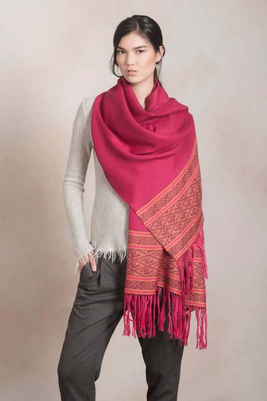 Chancay - 11 Mantón Baby Alpaca Color Fucsia
