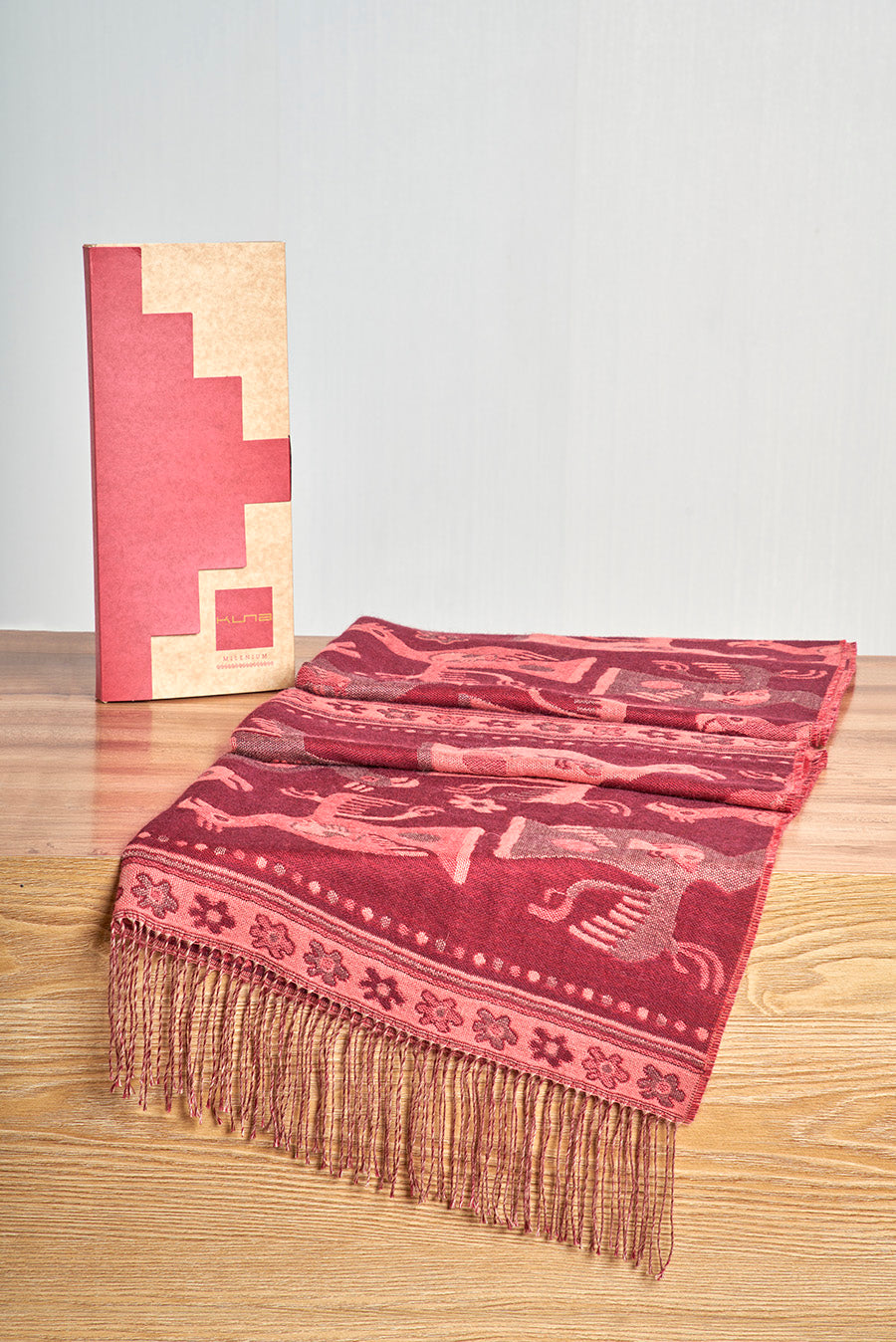 Nazca - 13 Mantón Baby Alpaca Color Guinda