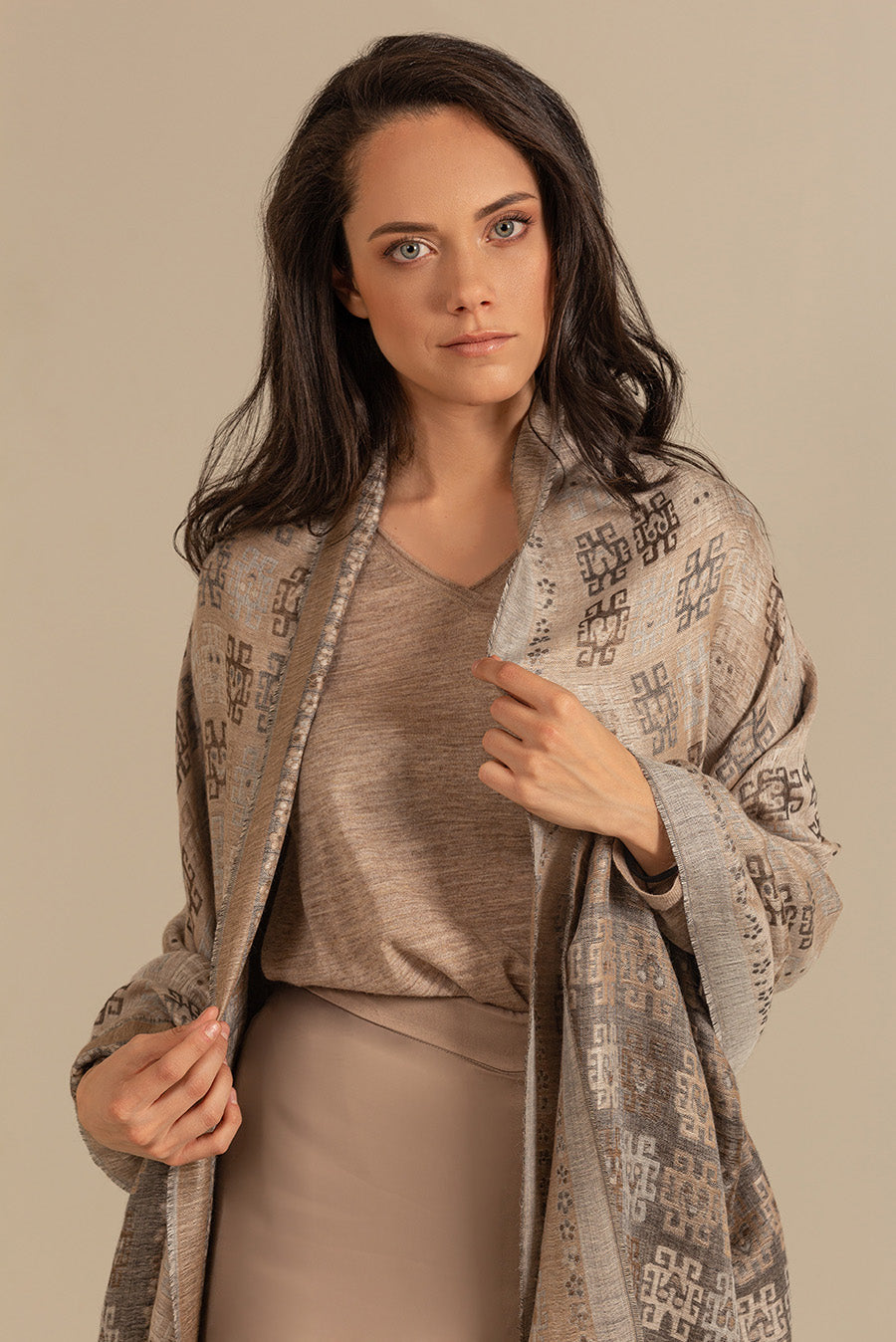 Nazca - 26 Chal Royal Alpaca &amp; Seda Color Gris