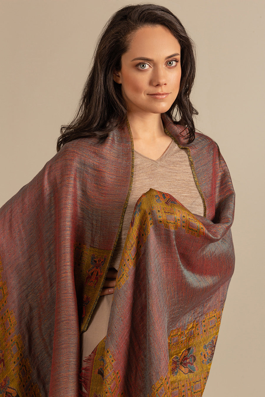 Nazca - 27 Chal Royal Alpaca &amp; Seda Color Negro