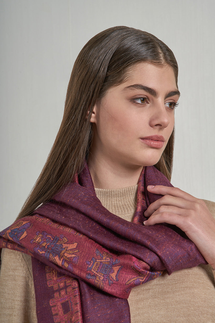 Nazca - 27 Mantón Royal Alpaca y Seda Color Guinda