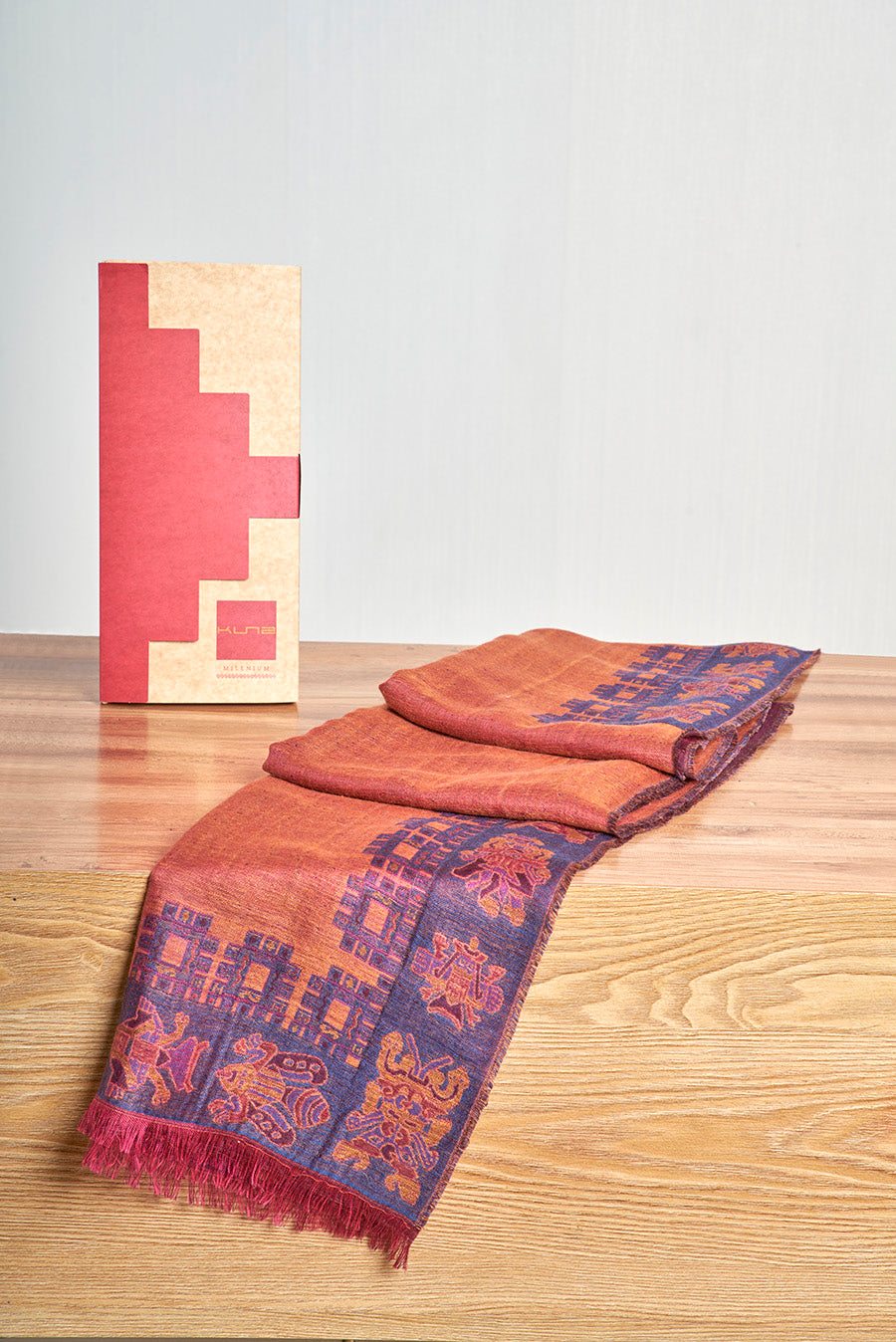 Nazca - 27 Mantón Royal Alpaca y Seda Color Guinda