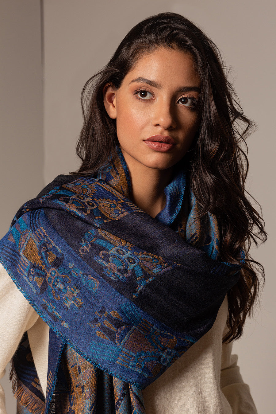 Nazca - 28 Chal Royal Alpaca &amp; Seda Color Azul