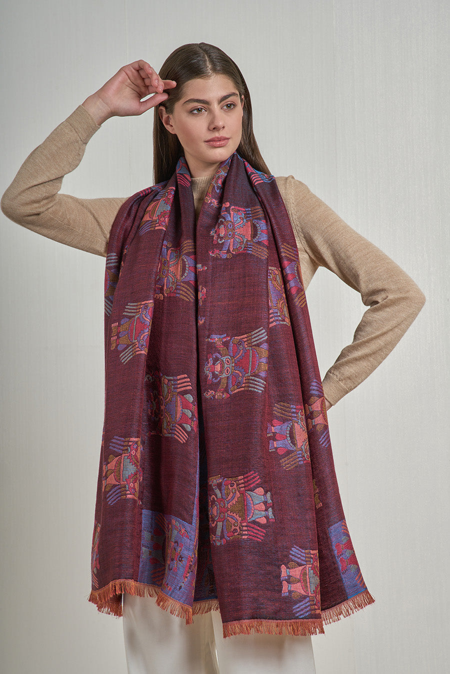 Nazca - 28 Mantón Royal Alpaca y Seda Color Guinda