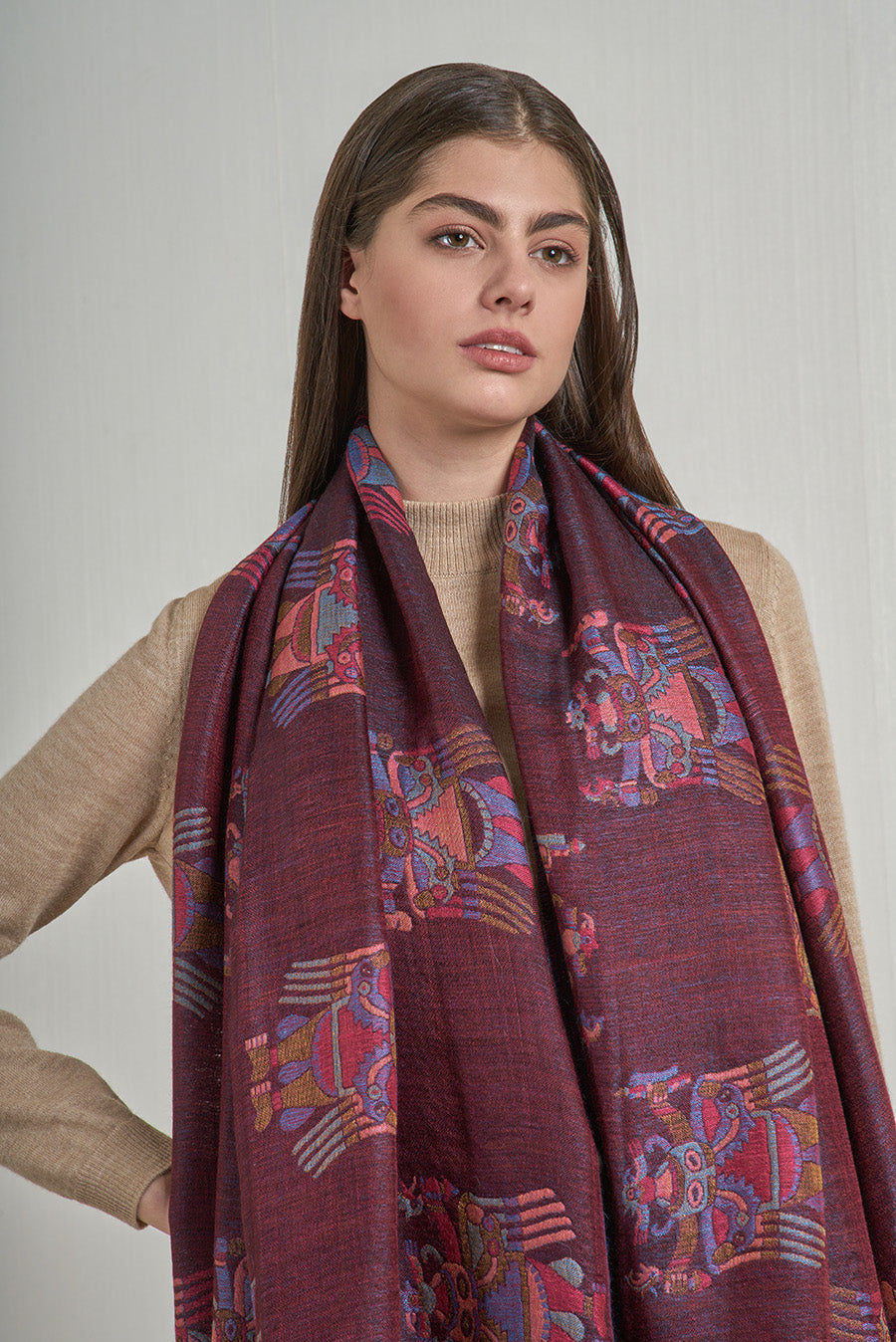 Nazca - 28 Mantón Royal Alpaca y Seda Color Guinda