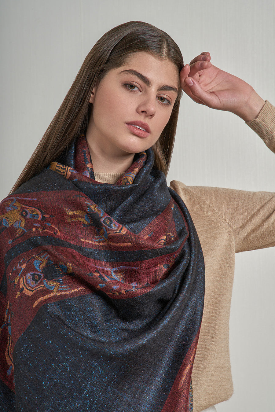 Nazca - 29 Chal Royal Alpaca &amp; Seda Color Negro