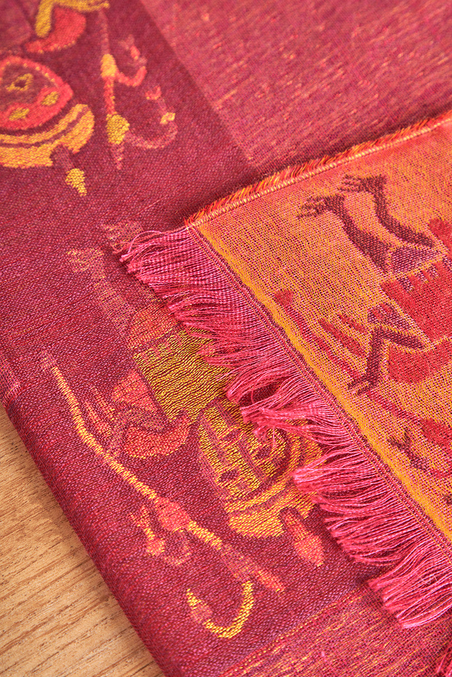 Nazca - 30 Mantón Royal Alpaca y Seda Color Guinda