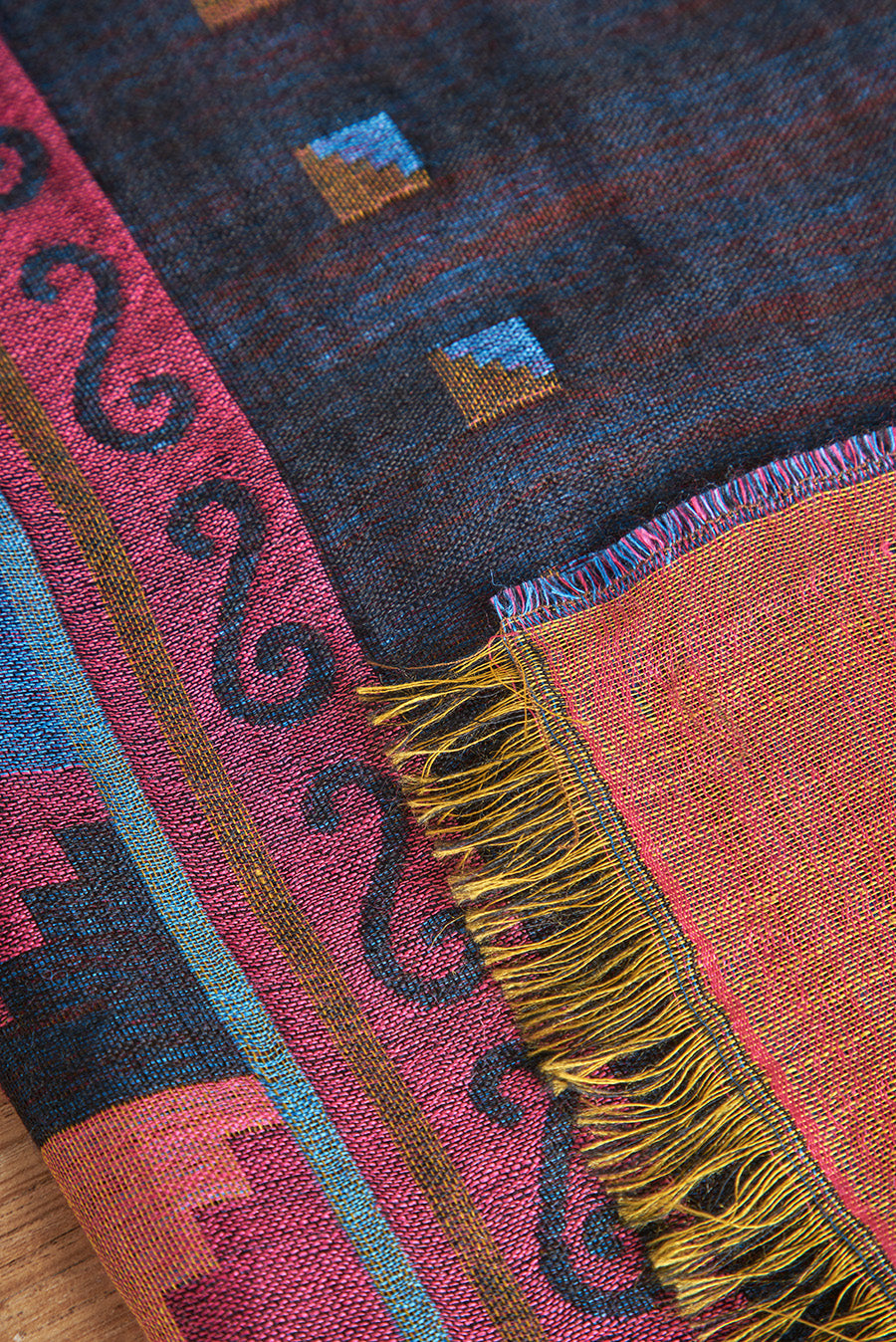 Nazca - 32 Chal Royal Alpaca &amp; Seda Color Negro