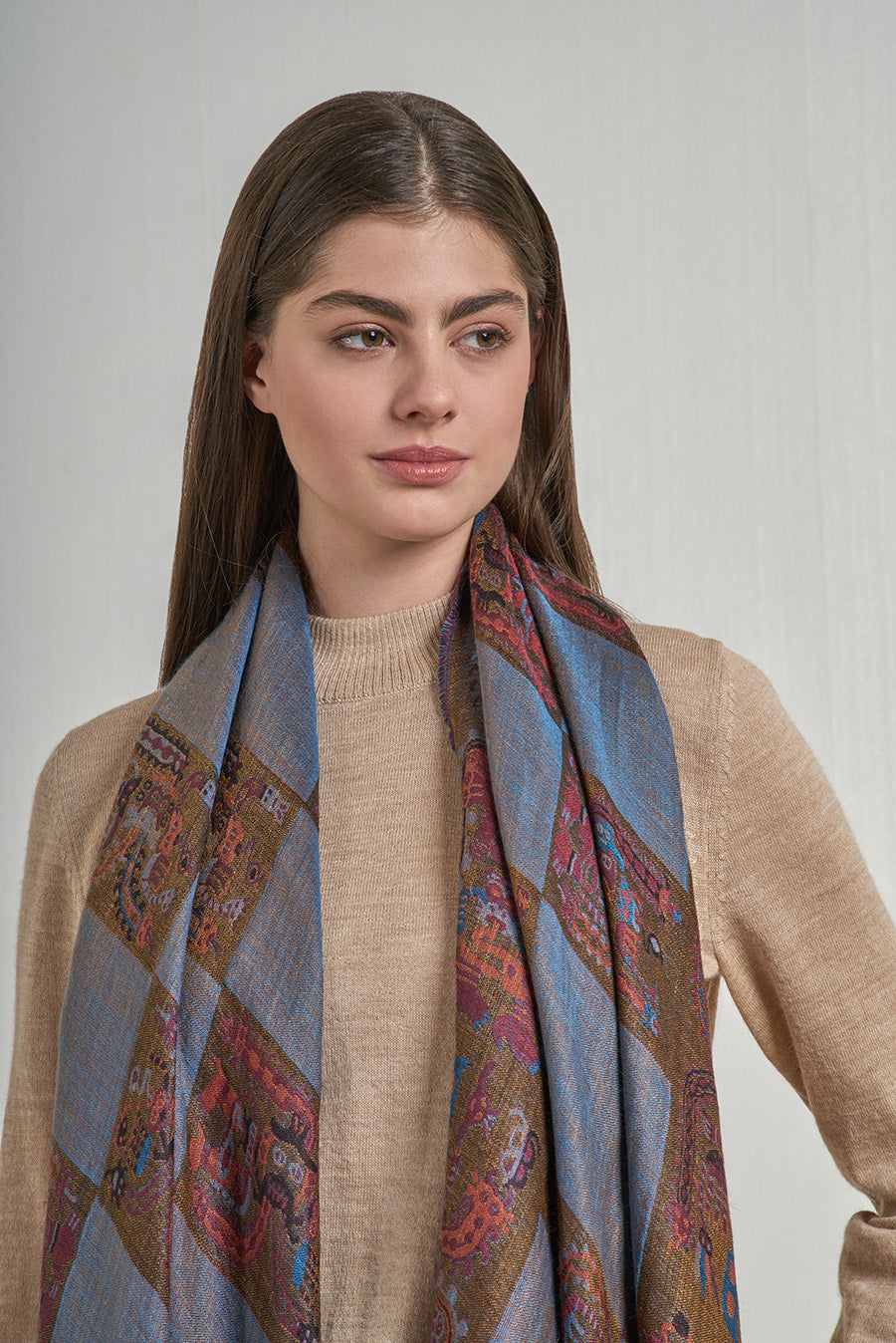 Nazca - 33 Chal Royal Alpaca &amp; Seda Color Negro