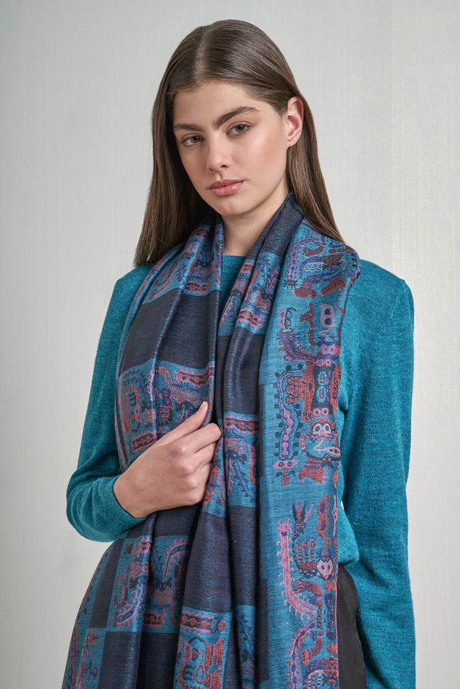 Nazca - 33 Chal Royal Alpaca &amp; Seda Color Azul