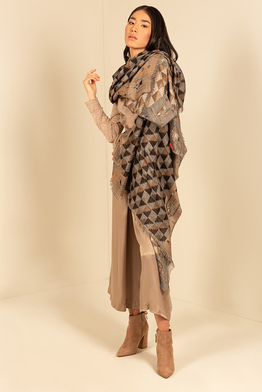 Nazca - 31 Chal Royal Alpaca &amp; Seda Color Negro