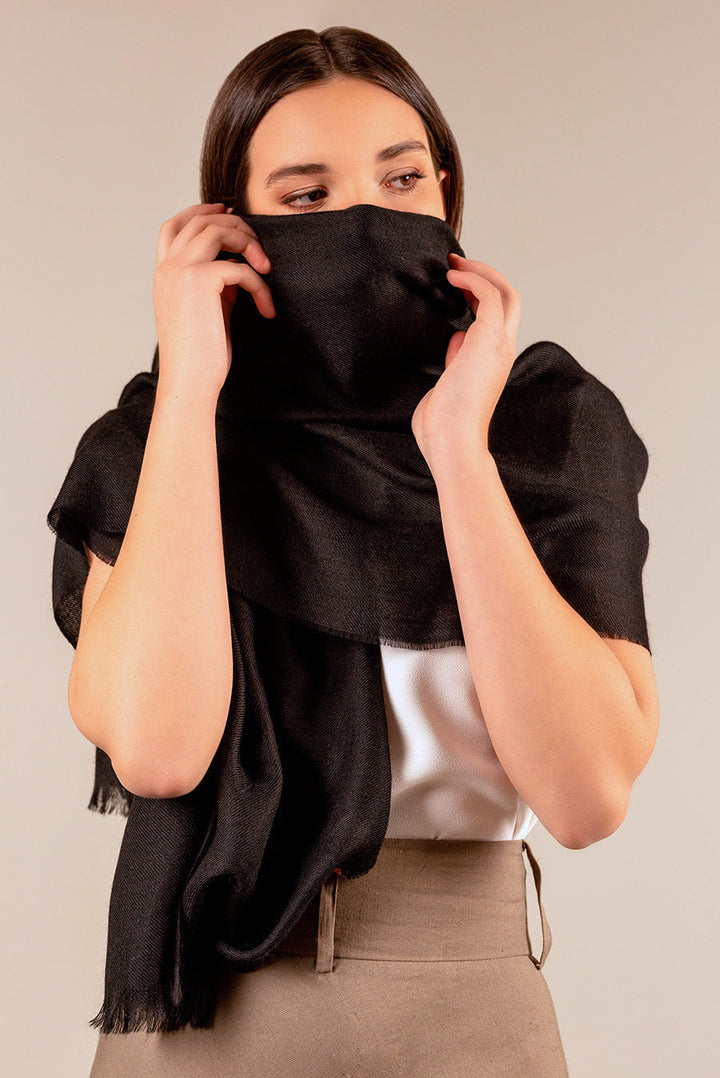 Estola Amareto De Baby Alpaca Color Negro