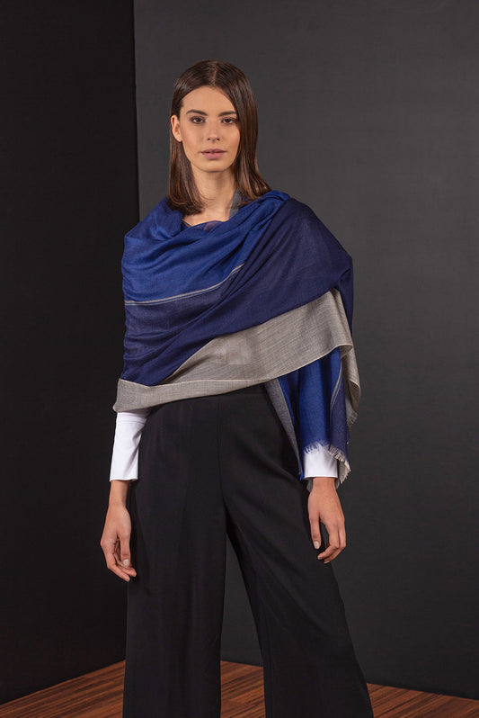 Chal Barnabe Royal Alpaca Color Azul y Beige