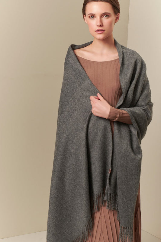 Chal Bali Baby Alpaca Suri Color Gris Media