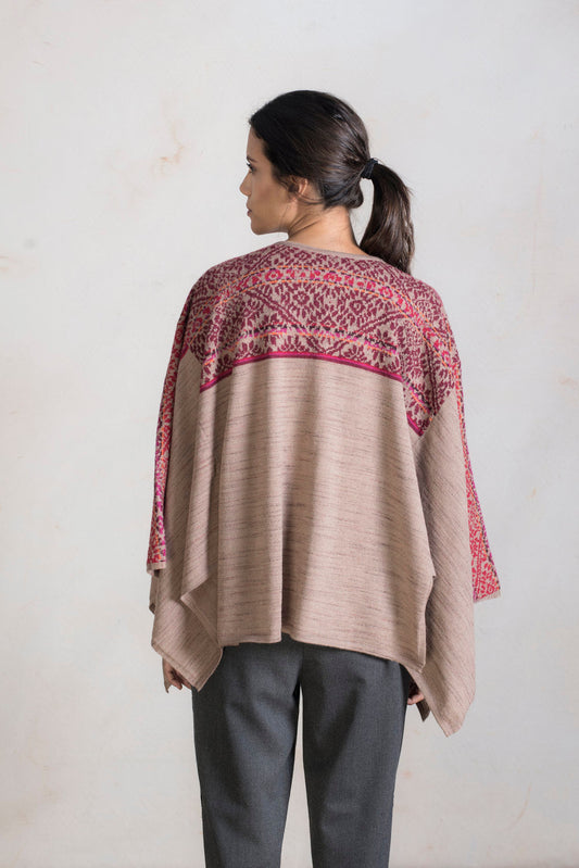 Poncho Rumi Baby Alpaca Color Almendra