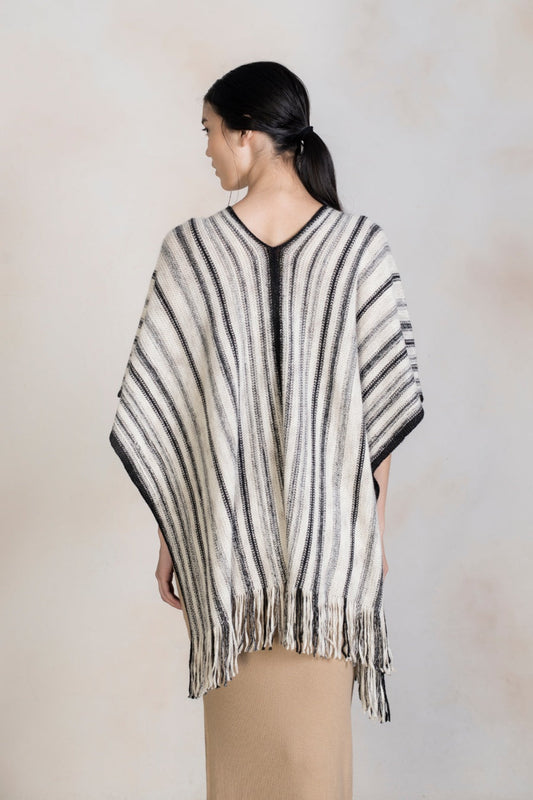 Poncho Ritmo Baby Alpaca Color Paja