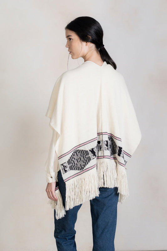 Poncho Ramsés Baby Alpaca Color Crudo