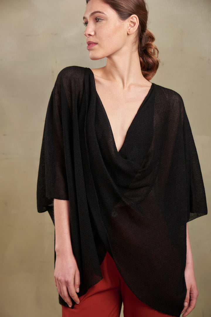 Poncho Romanov Baby Alpaca Color Negro