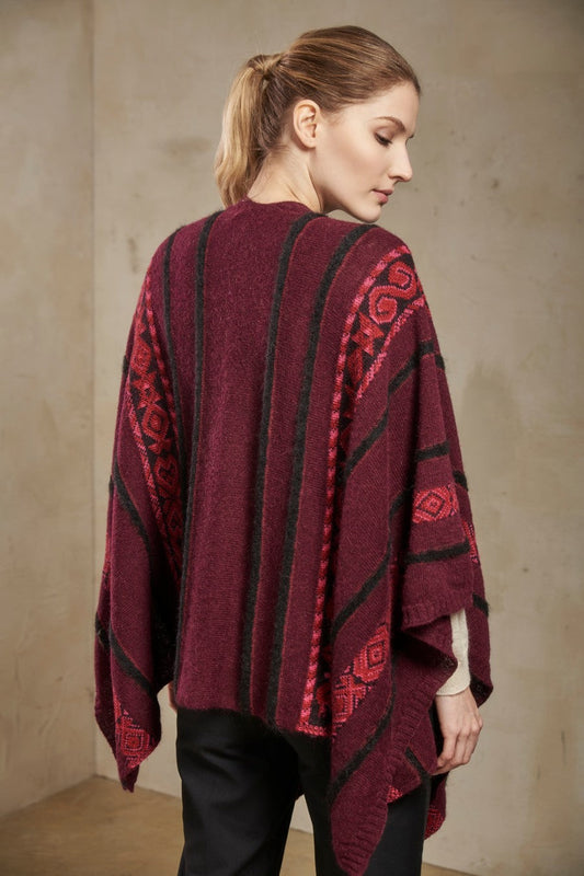 Poncho Salinas Baby Alpaca Color Burdeos