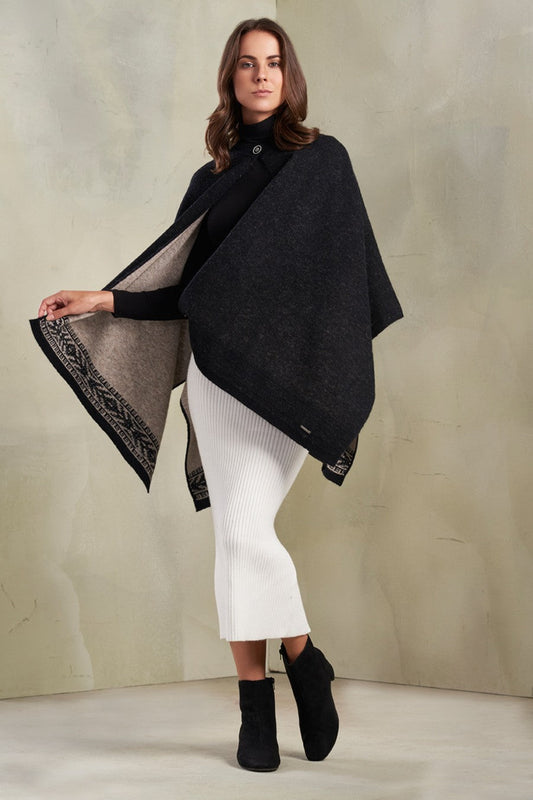 Capa Remi Baby Alpaca Color Negro y Sabbia