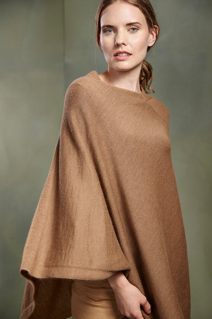 Almendra Poncho Baby Alpaca Color Camel