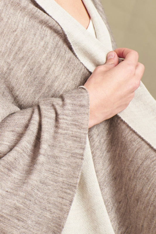 Temira Poncho Baby Alpaca Color Trueno&amp;Crudo