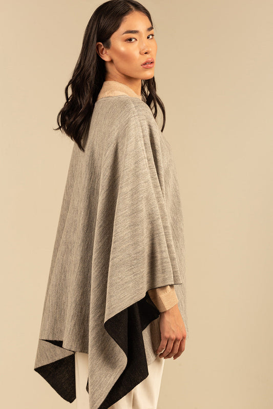 Poncho Uccello Baby Alpaca Color Negro&amp;Luna