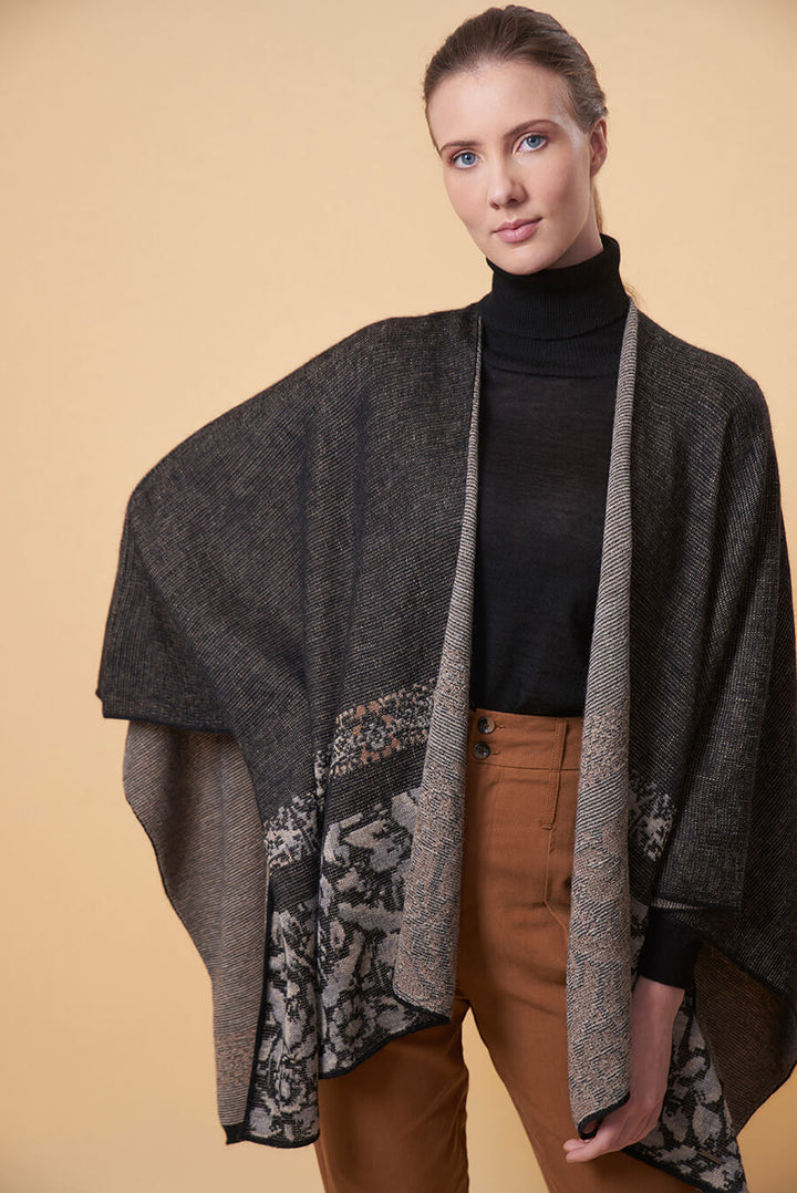 Poncho Ultrachic Baby Alpaca Color Negro