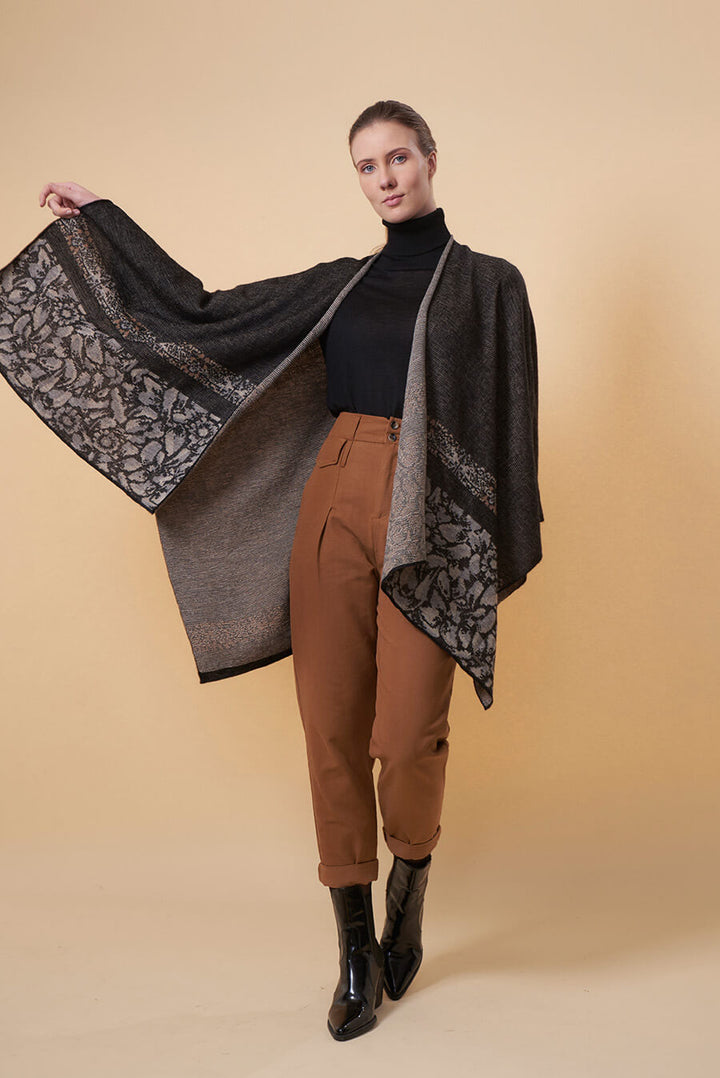 Poncho Ultrachic Baby Alpaca Color Negro